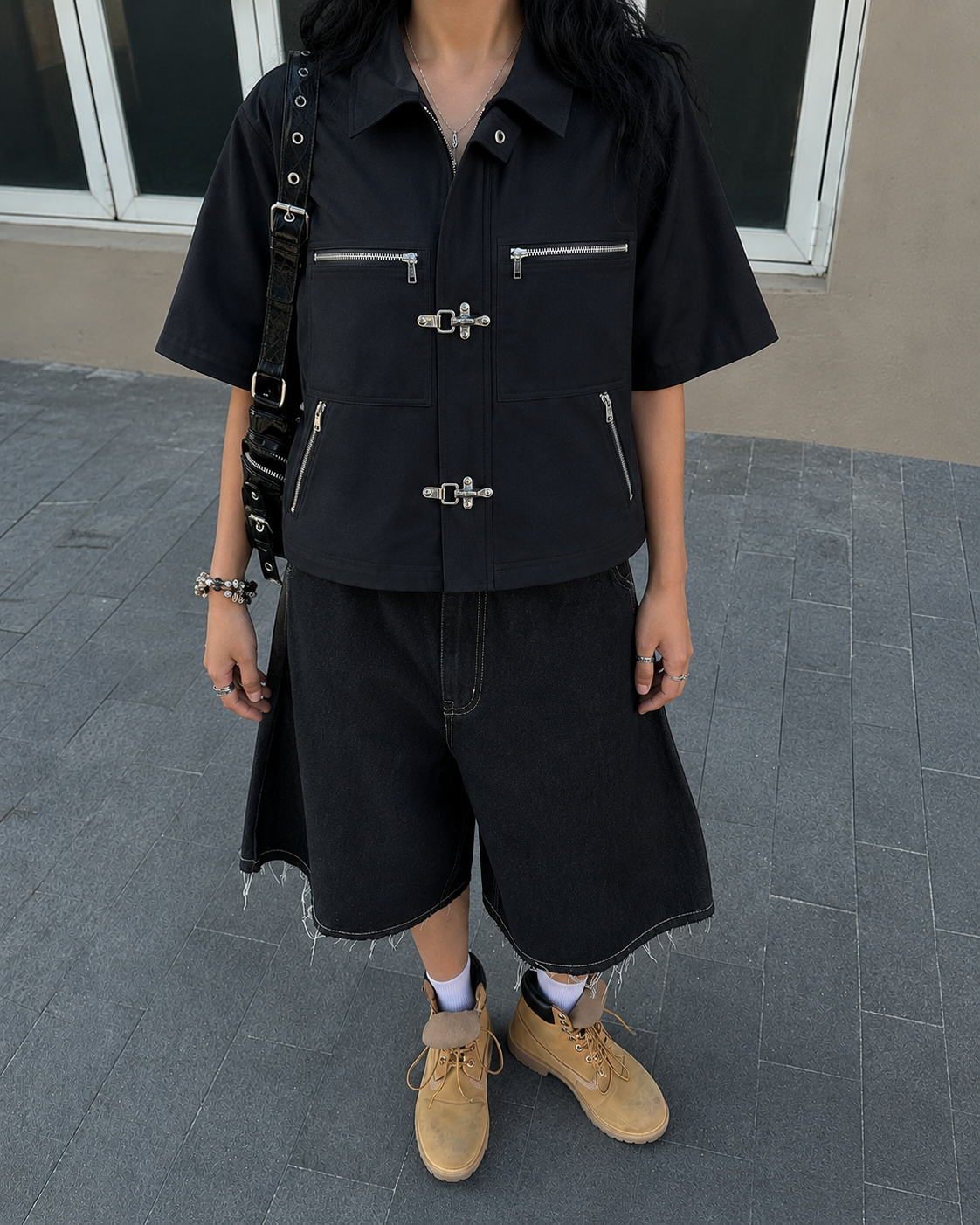 Clasp over shirt - Image 2