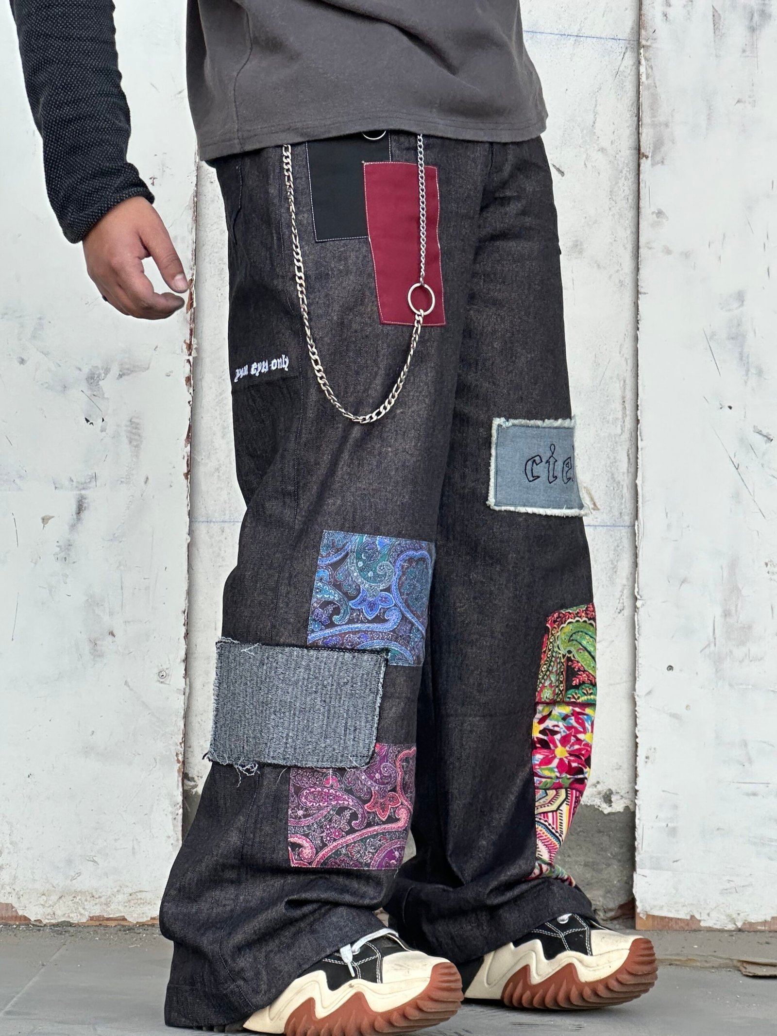Punk wave patch denims *